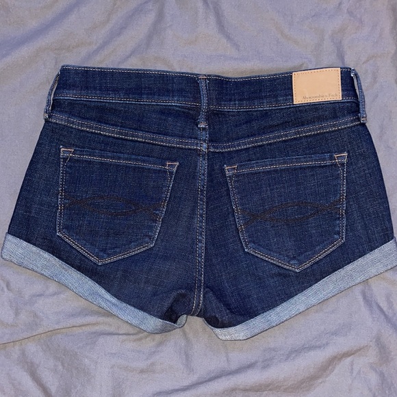 Abercrombie & Fitch Low-Rise Denim Shorts Size 2 - Picture 2 of 2
